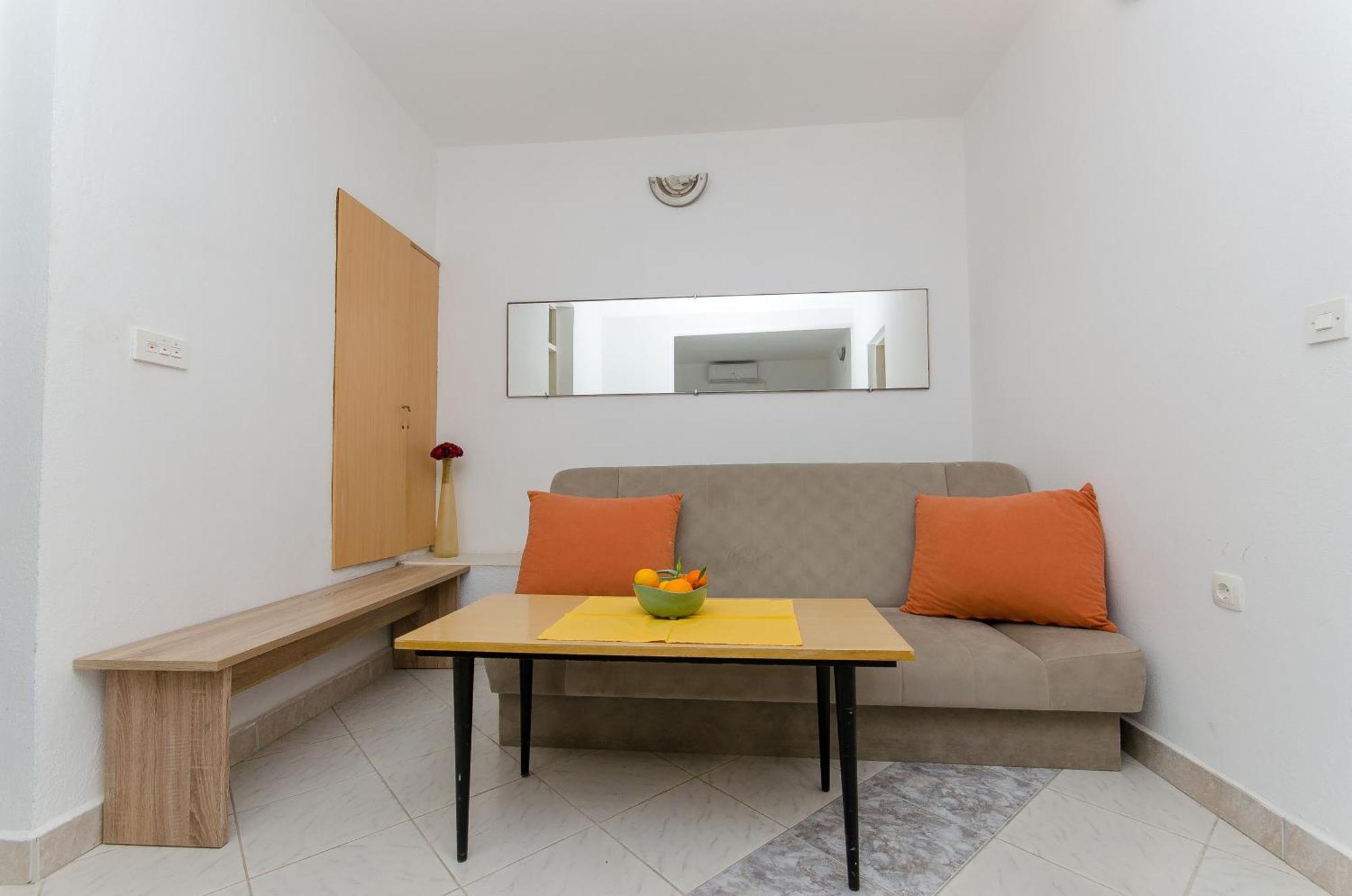 Laguna Apartment *