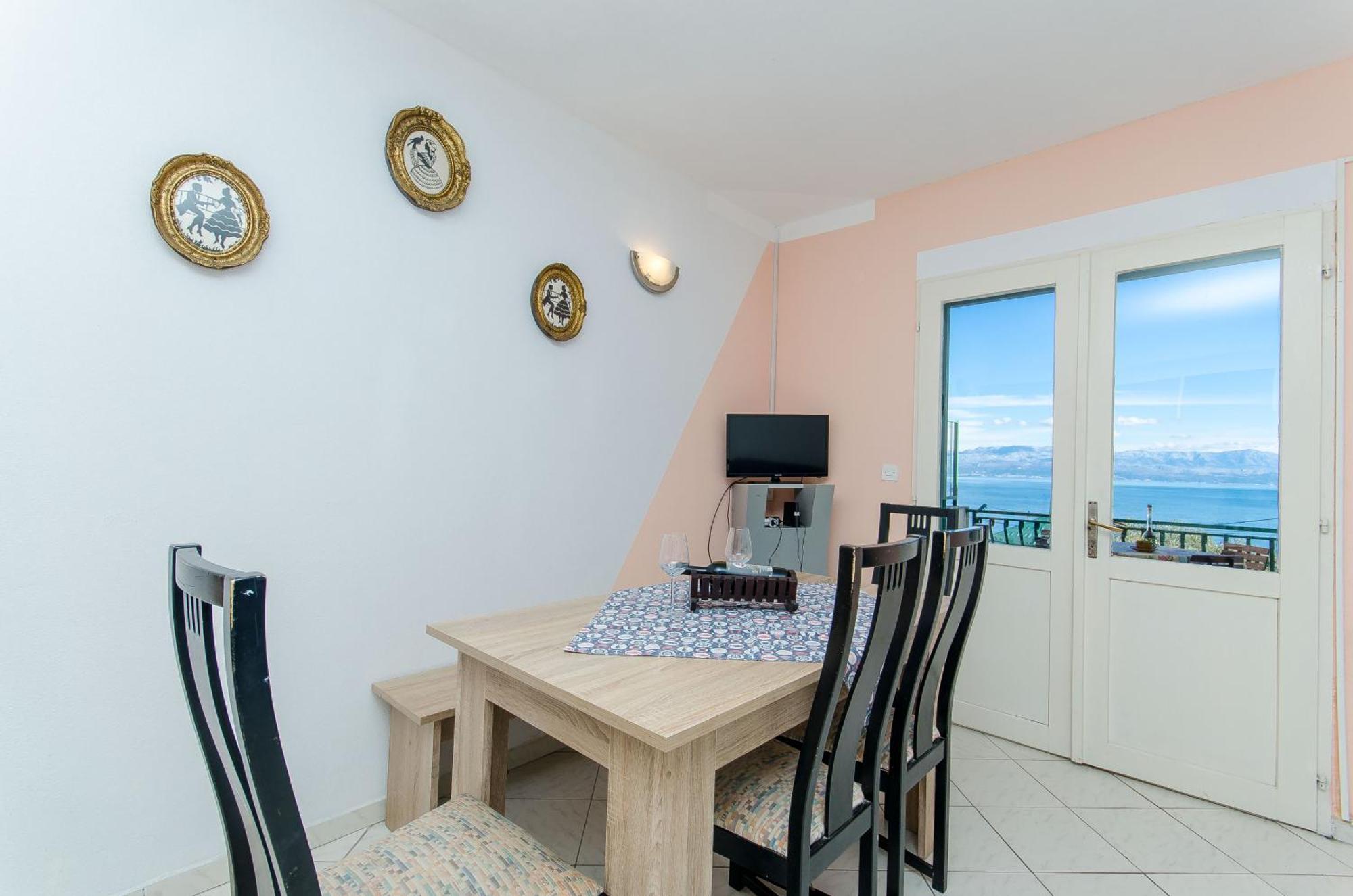 Laguna Apartment