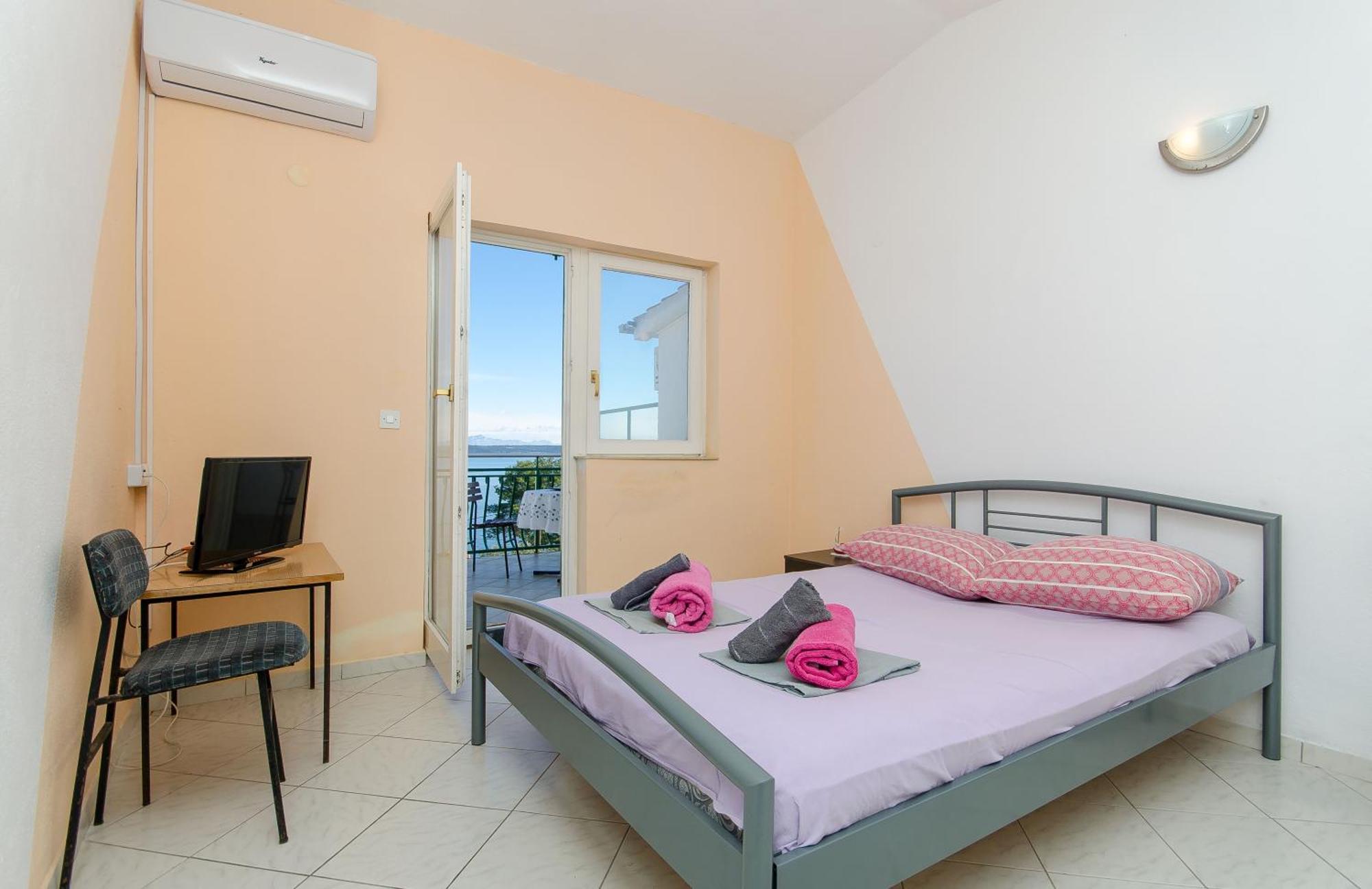 Laguna Apartment *
