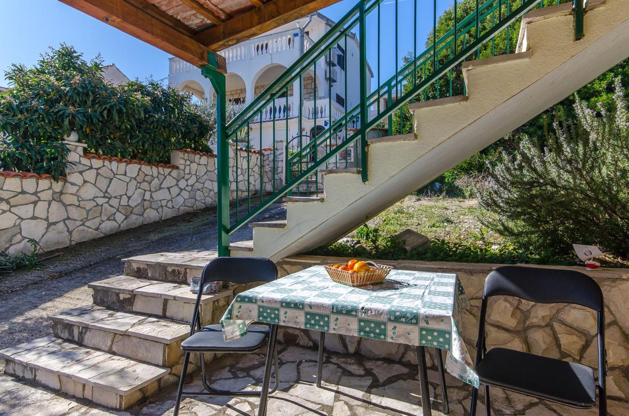 Laguna Apartment